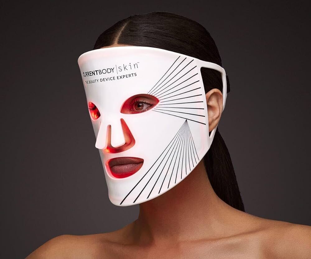 Image représentant une femme portant le masque LED Current Body Skin